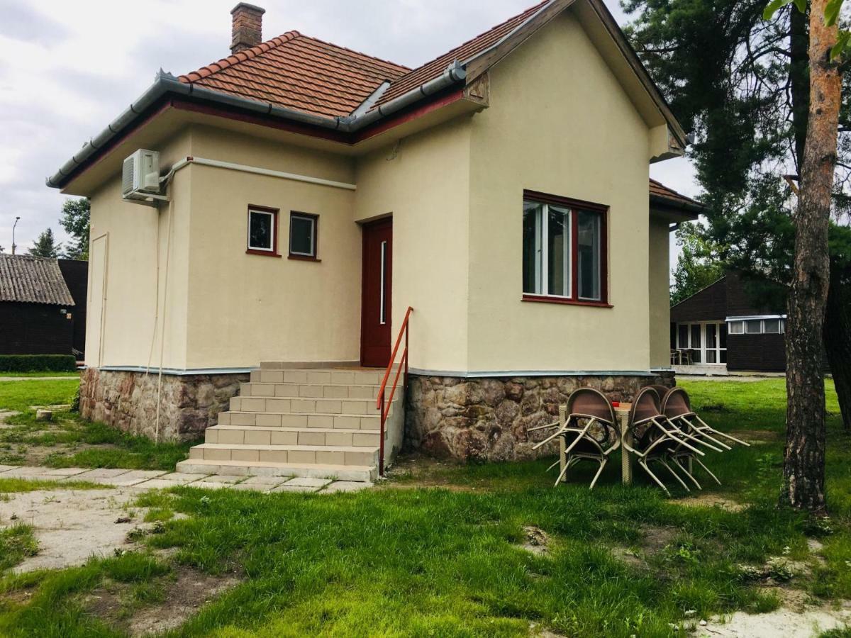 Bed and Breakfast Napsugar Club Es Panzio Фоньод Екстер'єр фото